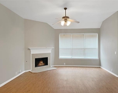 2820 Thorncreek Lane - Photo Thumbnail 2