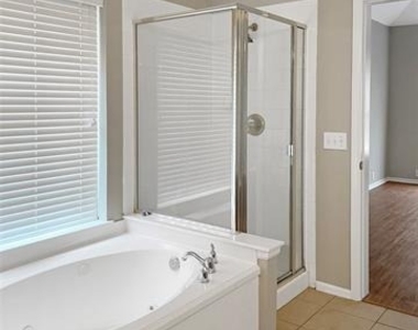 2820 Thorncreek Lane - Photo Thumbnail 11