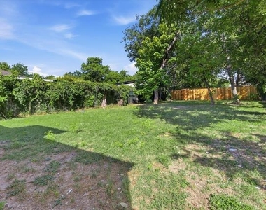 1515 E Waco Avenue - Photo Thumbnail 10