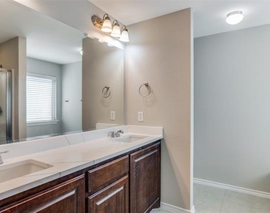 2729 Adams Fall Lane - Photo Thumbnail 9