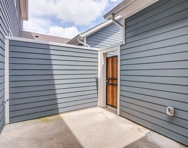 1033 Water Street - Photo Thumbnail 29