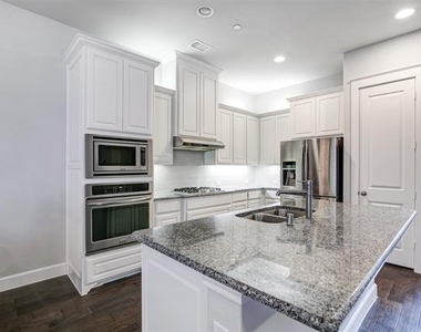 1033 Water Street - Photo Thumbnail 10