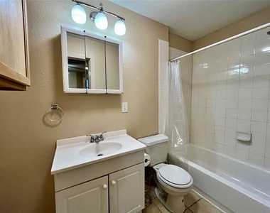 301 Amarillo Street - Photo Thumbnail 8