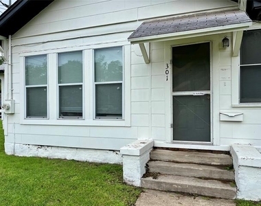 301 Amarillo Street - Photo Thumbnail 2