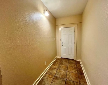 301 Amarillo Street - Photo Thumbnail 4