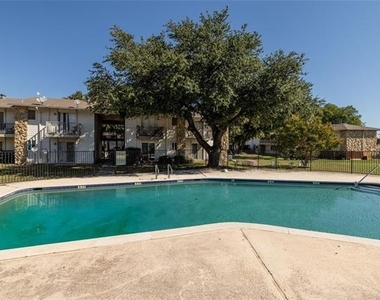 104 Harbor Drive - Photo Thumbnail 2