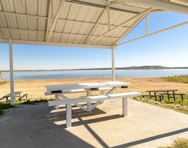 104 Harbor Drive - Photo Thumbnail 4