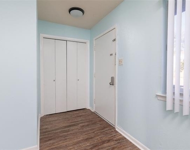 104 Harbor Drive - Photo Thumbnail 9