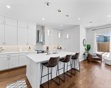 1526 Life Avenue - Photo Thumbnail 9