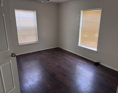 354 28th Street Ne - Photo Thumbnail 4