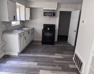 354 28th Street Ne - Photo Thumbnail 2