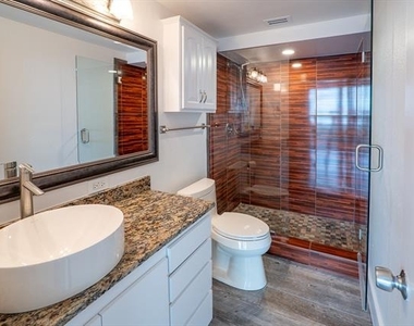 6211 W Northwest Highway - Photo Thumbnail 8