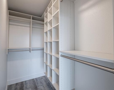 6211 W Northwest Highway - Photo Thumbnail 7