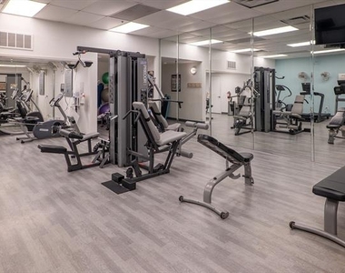 6211 W Northwest Highway - Photo Thumbnail 13