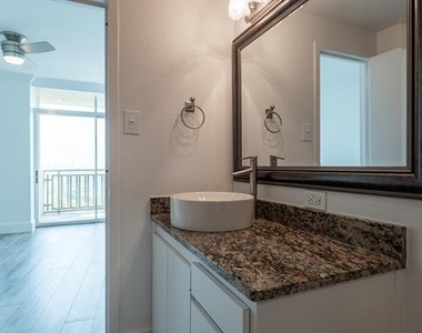 6211 W Northwest Highway - Photo Thumbnail 9