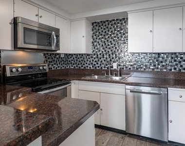 6211 W Northwest Highway - Photo Thumbnail 4