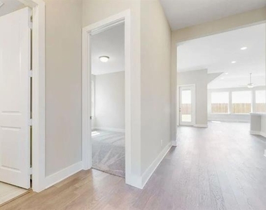 1432 Lawnview Drive - Photo Thumbnail 12