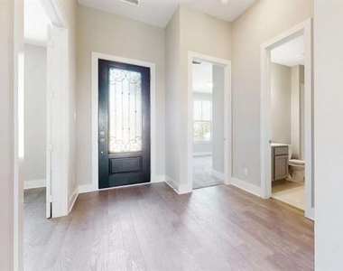 1432 Lawnview Drive - Photo Thumbnail 2