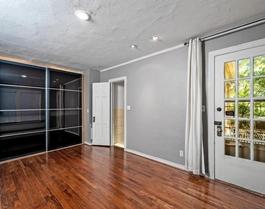 6802 Vivian Avenue - Photo Thumbnail 19