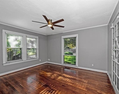 6802 Vivian Avenue - Photo Thumbnail 22