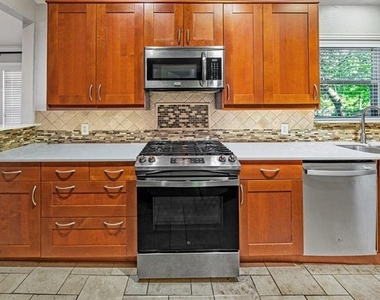 6802 Vivian Avenue - Photo Thumbnail 10