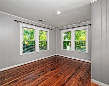 6802 Vivian Avenue - Photo Thumbnail 18