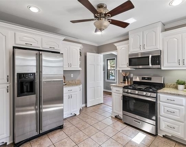 4206 Somerville Avenue - Photo Thumbnail 7