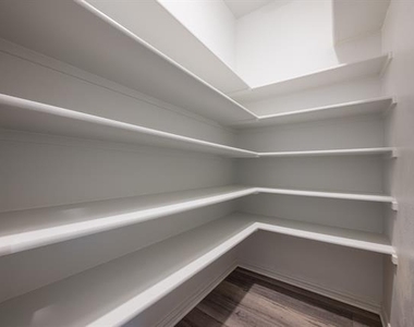 1111 Alaska Drive - Photo Thumbnail 12
