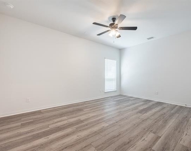1111 Alaska Drive - Photo Thumbnail 10