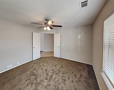 8901 King Ranch Drive - Photo Thumbnail 5