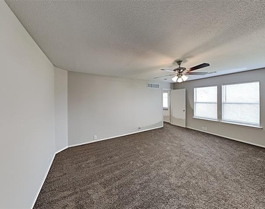 8901 King Ranch Drive - Photo Thumbnail 13