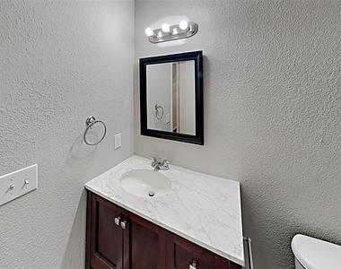 8901 King Ranch Drive - Photo Thumbnail 7