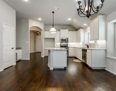 225 Dakota Drive - Photo Thumbnail 7