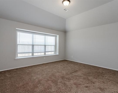 225 Dakota Drive - Photo Thumbnail 10
