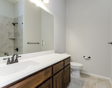 225 Dakota Drive - Photo Thumbnail 15