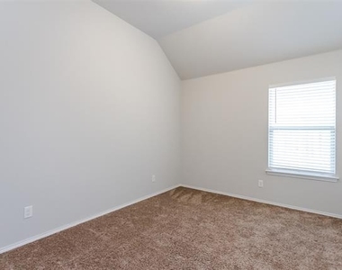 225 Dakota Drive - Photo Thumbnail 13