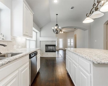 225 Dakota Drive - Photo Thumbnail 5