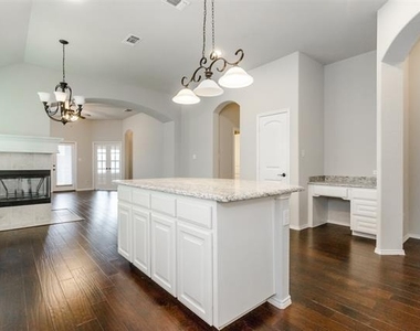 225 Dakota Drive - Photo Thumbnail 4