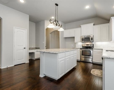 225 Dakota Drive - Photo Thumbnail 12
