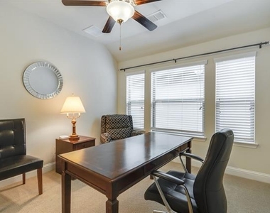 625 Surrey - Photo Thumbnail 15