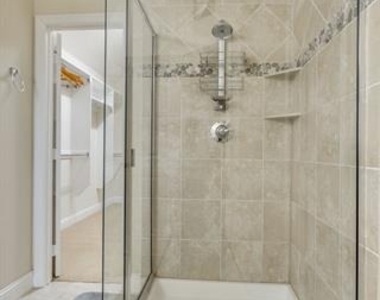 625 Surrey - Photo Thumbnail 18