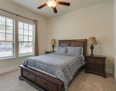 625 Surrey - Photo Thumbnail 9