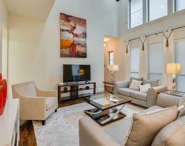 625 Surrey - Photo Thumbnail 4