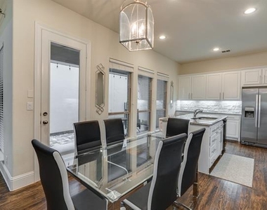 625 Surrey - Photo Thumbnail 5