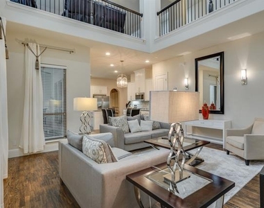 625 Surrey - Photo Thumbnail 3