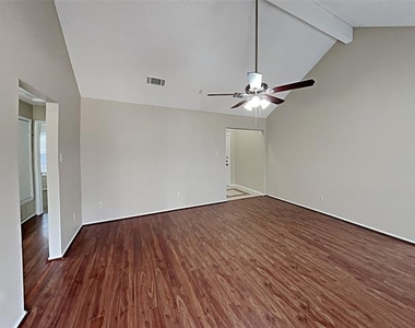 1714 Knob Hill Drive - Photo Thumbnail 3