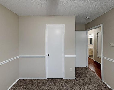 1714 Knob Hill Drive - Photo Thumbnail 11