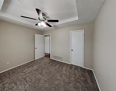 1714 Knob Hill Drive - Photo Thumbnail 12