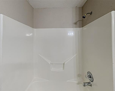 1714 Knob Hill Drive - Photo Thumbnail 5