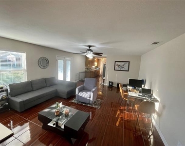 817 Bullock Street - Photo Thumbnail 3
